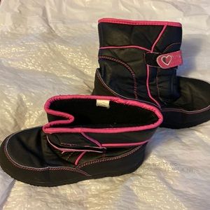 Girl’s size 5 Snow Boots